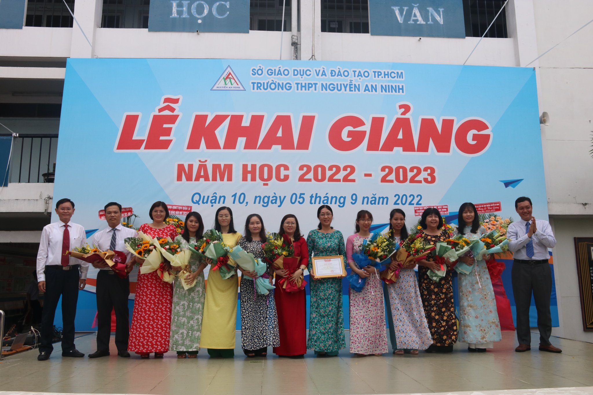 Image: TƯNG BỪNG KHÔNG KHÍ  RỘN RÀNG NGÀY KHAI GIẢNG CHÀO MỪNG NĂM HỌC MỚI 2022 - 2023