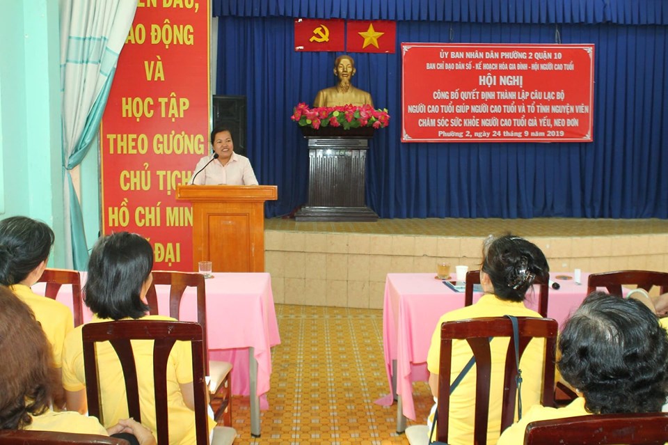 Bà Đào Ngọc Bích - Phó Chủ tịch UBND Phường 2 phát biểu định hướng hoạt động CLB trong thời gian tới