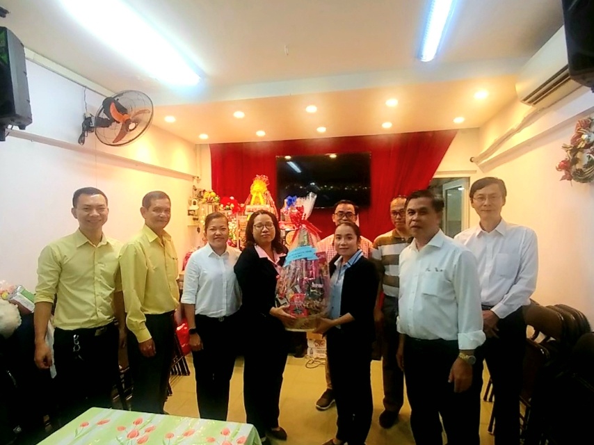 Image: Đảng ủy – HĐND - UBND - Ủy ban MTTQ Việt Nam Phường 2  tổ chức thăm và tặng quà chúc mừng Hội thánh Tin Lành trên địa bàn Phường  nhân dịp Giáng sinh năm 2019