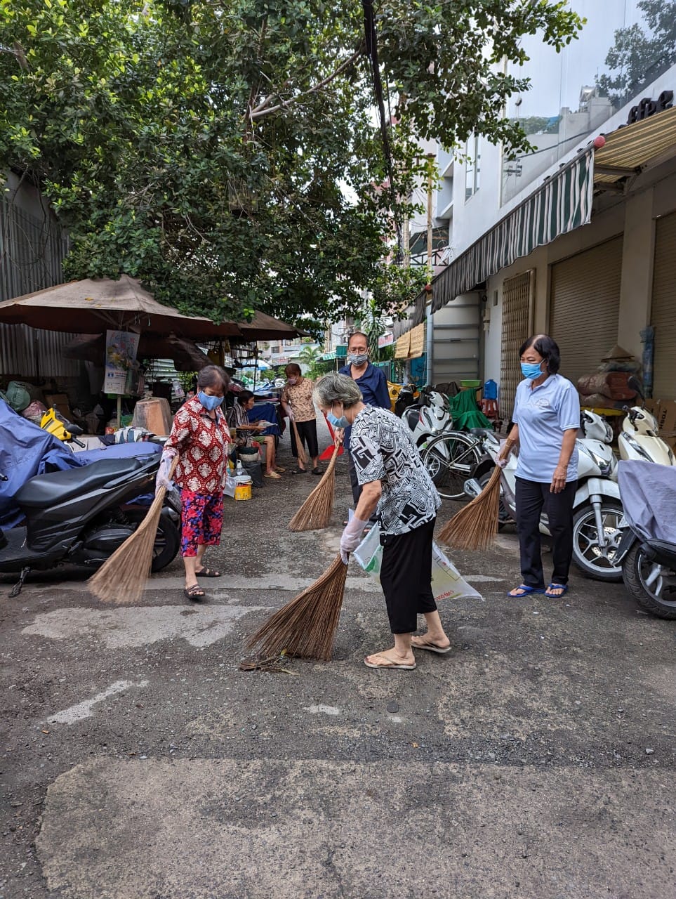 Image: RA QUÂN TỔNG VỆ SINH DIỆT LĂNG QUĂNG VÀO SÁNG THỨ BẢY HÀNG TUẦN PHÒNG CHỐNG SỐT XUẤT HUYẾT