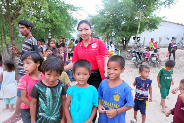 Image: Tổ chức phát quà cho đồng bào dân tộc nghèo Huyện Sa Thầy, Tỉnh Kom Tum